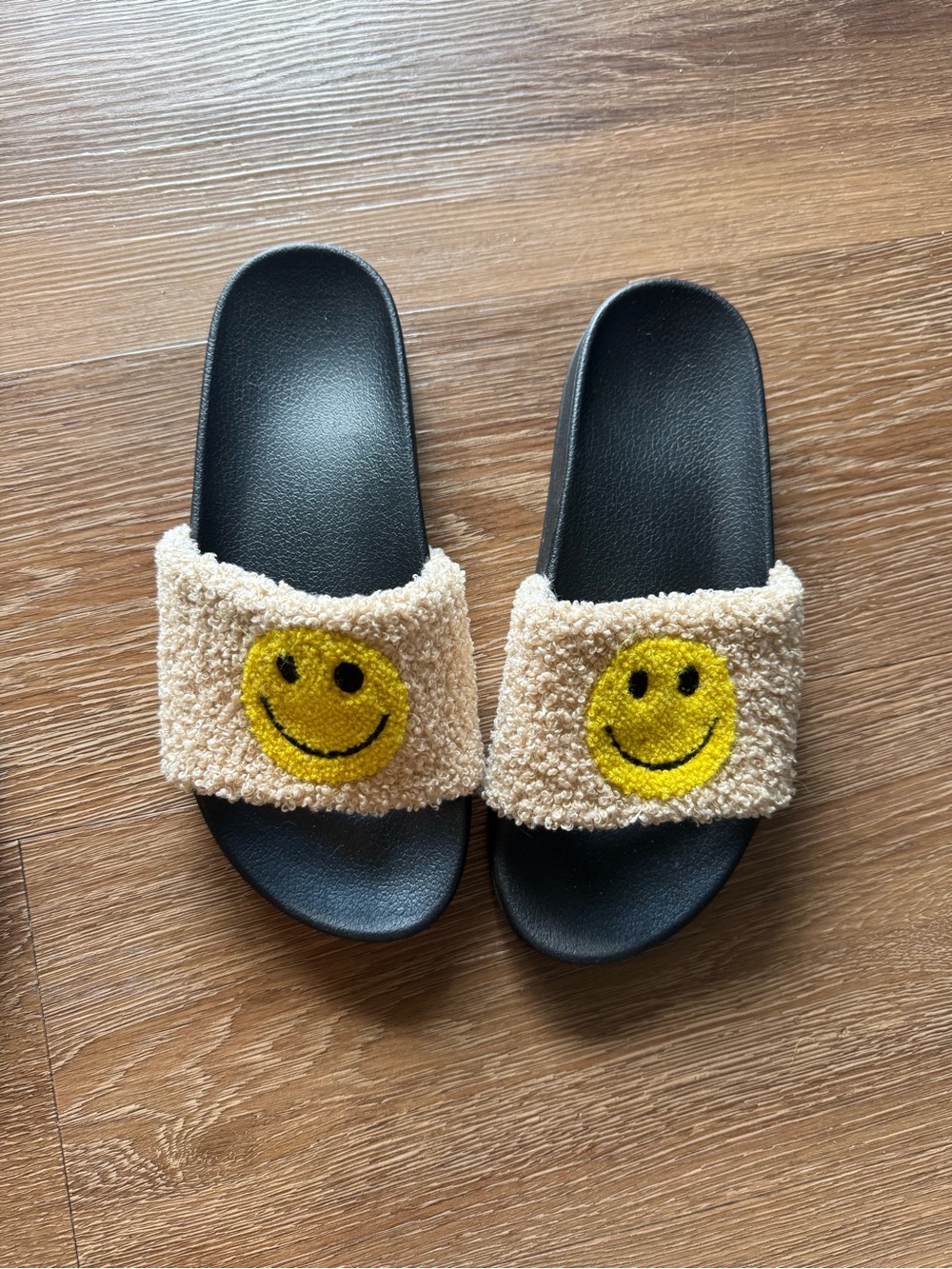 Cozy Beige Smiley Slide Sandals with Yellow Patch